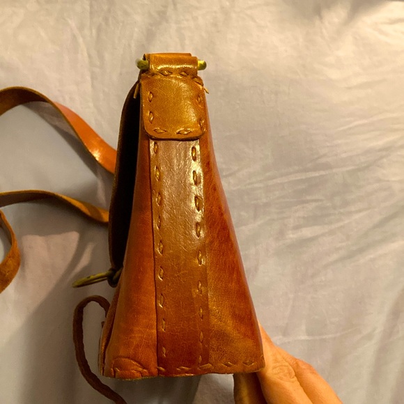 Beautiful leather bag. Handmade by artisan leather artist in south India. - Picture 15 of 16